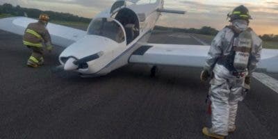 Avión privado se descarrila de la pista en Aeropuerto Internacional de la Isabela