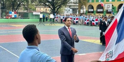 Colegio Don Bosco entrega reconocimiento a Iván Gatón