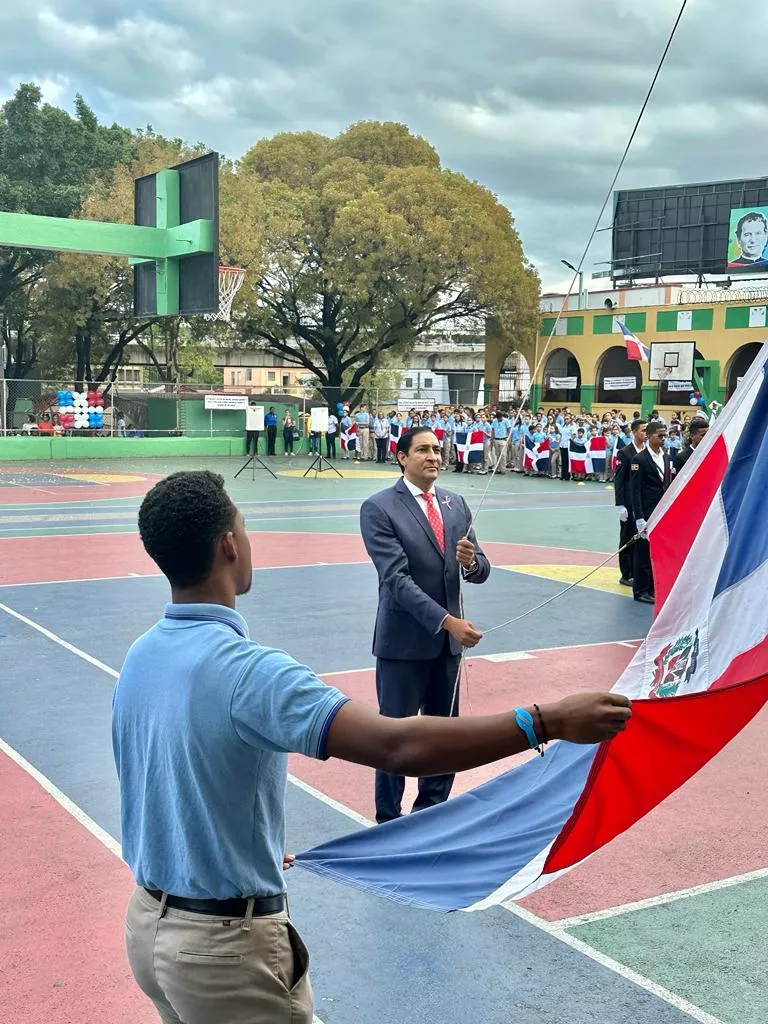 Colegio Don Bosco entrega reconocimiento a Iván Gatón