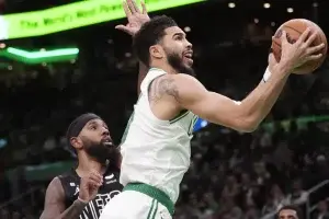 Tatum y Celtics golpean con autoridad a los Nets