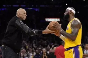 ¡Larga vida al Rey!, LeBron supera a Abdul-Jabbar en la marca de puntos de la NBA