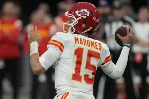 Mahomes y Hurts animan equipos del Super Bowl en medio de una serie de lesiones