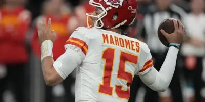 Mahomes y Hurts animan equipos del Super Bowl en medio de una serie de lesiones