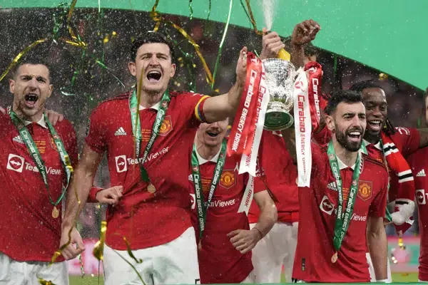 Man United apunta a más trofeos después de ganar la Copa de la Liga