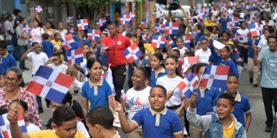 Fundación y club Mauricio Báez realizan la «Marcha por la Patria»