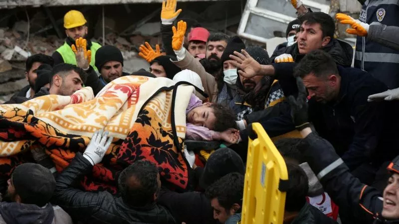 Terremoto en Turquía y Siria: al menos 2.300 muertos