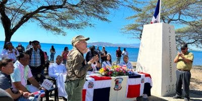 Entidades conmemoran el 50 aniversario del desembarco de Caamaño en Playa Caracoles