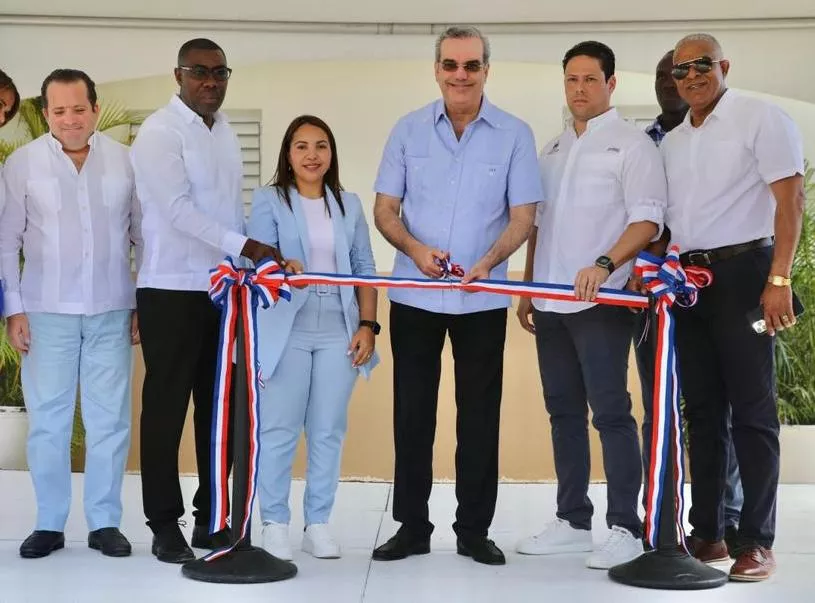 Presidente Abinader inaugura 6 nuevas obras en el Este