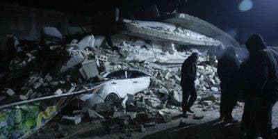 Más de 2,700 muertos en Turquía y Siria por devastador terremoto