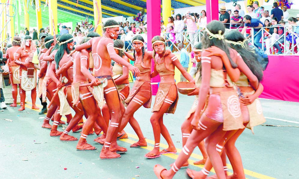 Colorido y creatividad  se lucen en Desfile Nacional  Carnaval