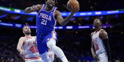 Embiid descartado del juego 76ers-Heat por dolor en el pie izquierdo