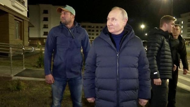 Ucrania y Rusia: Putin realiza una visita sorpresa a la ciudad ucraniana de Mariúpol