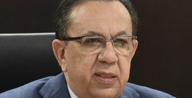 Héctor Valdez Albizu continuará como gobernador del Banco Central