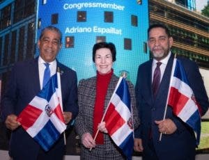 La bandera dominicana ondea en Nasdaq en la plaza de Time Square