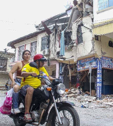 Un sismo  en Ecuador  provoca 446 heridos