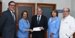 Fundación Dr. Juan M. Taveras R. con donativo