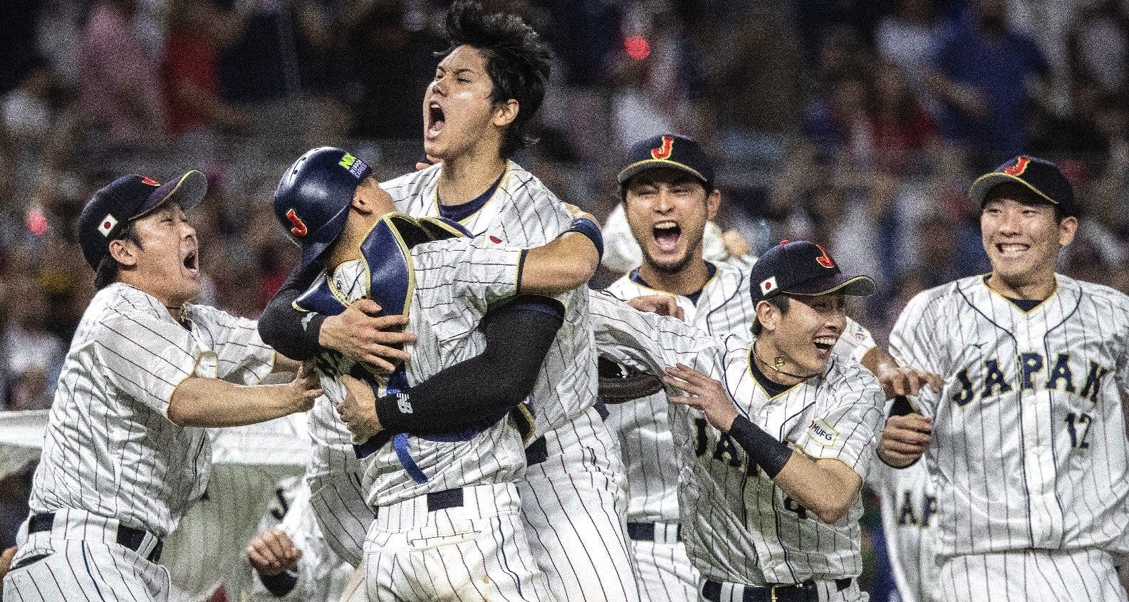 Miles de aficionados reciben en Japón a sus “Samuráis” tras ganar el Mundial