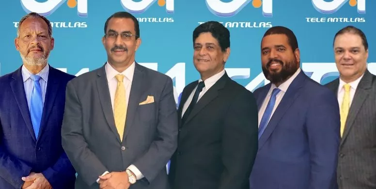 Juan José Rodríguez, Carlos Almánzar, José Luis Mendoza, Kevin Cabral y Alberto Rodríguez, parte del staff . externa