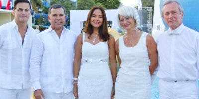 Fiesta de blanco en  Pabellón de las Naciones del Centro de los Héroes