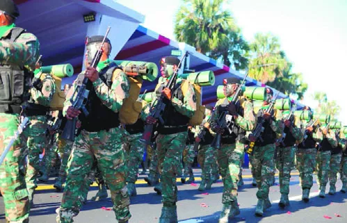 Los militares reciben mejoras en sus sueldos