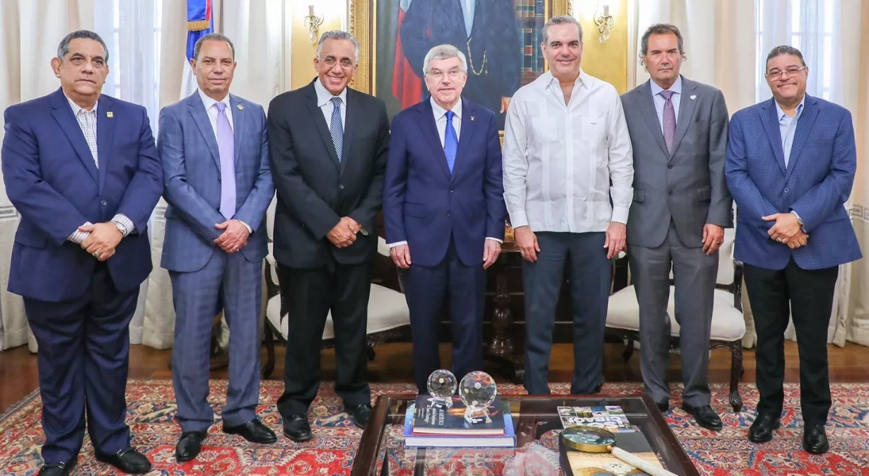 Presidente Abinader  recibe a Thomas Bach