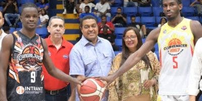 Abadina honra Monegro en inicio torneo basket