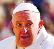 El papa es ingresado en hospital de Roma