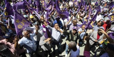 Dirigentes y miembros PLD protestan Palacio de Justicia por caso Calamar