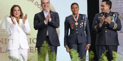Abinader otorga Medalla Mérito a 14 mujeres