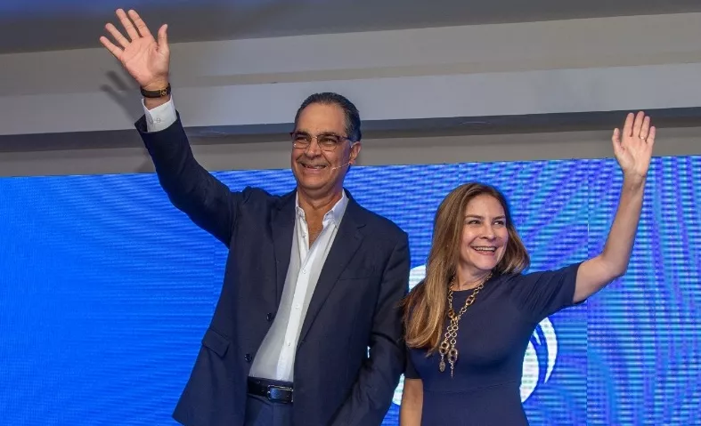 Santiago Hazim y Carolina Mejía encabezan acto. FUENTE EXTERNA