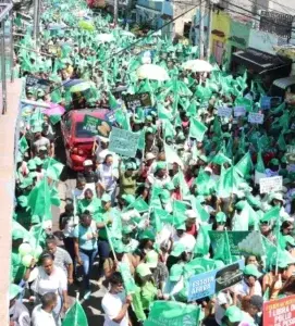 Mujeres  FP marchan por  costo de la vida