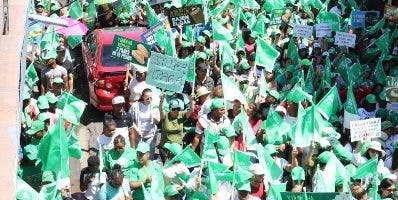 Mujeres  FP marchan por  costo de la vida