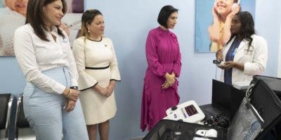 Primera dama entrega  salas para detectar déficit auditivo