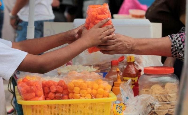 Anteproyecto de ley prohíbe venta de comida chatarra en las escuelas