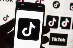 TikTok introduce contenido de pago para vídeos de hasta 20 ...
