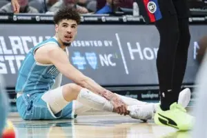 LaMelo Ball fuera por el resto de la temporada tras cirugía de tobillo