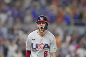 ¡Encendido! Trea Turner empata récord de jonrones en un solo Clásico