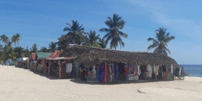 Hoteles pequeños funcionan en área protegida de la isla Saona