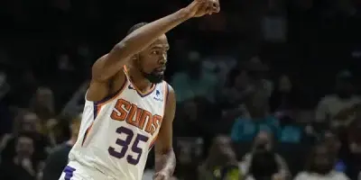 Kevin Durant sobresale en su debut con los Suns con 23 puntos
