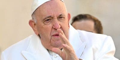El papa no acudirá al Coliseo para el Via Crucis y lo seguirá en el Vaticano