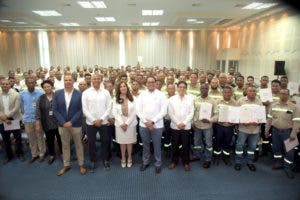 Certificar nuestros técnicos electricistas crea un hito en RD, dice Andrés Astacio