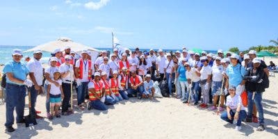Jornada de limpieza de playas integra más de 2,500 voluntarios de entidades públicas y privadas