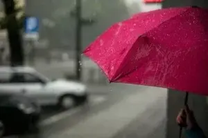 Aguaceros locales con tormentas eléctricas, debido al acercamiento de una onda tropical