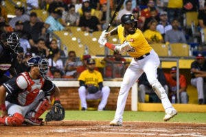 Orlando Calixte llega a un acuerdo con los Leones del Escogido