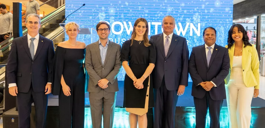 René Grullón, Christina Gilleland, Gregory Quinn, Mariela Mera, Luis E. Espinola,  Pedro P. Díaz Cabral y Ana López.