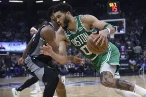 Tatum anota 36 y Celtics vencen a Sabonis y Kings 132-109