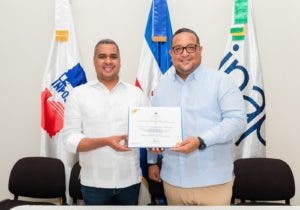 INPOSDOM recibe reconocimiento del INAP por cumplir capacitación