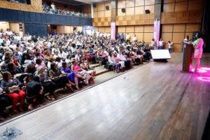 Proyecto Nando con Luis 24, a través de su Programa Mujer, realiza conferencia Mujeres que Impactan Rompiendo Barreras