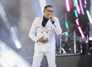 Jameson Ramírez hace historia en concierto de Manny Cruz