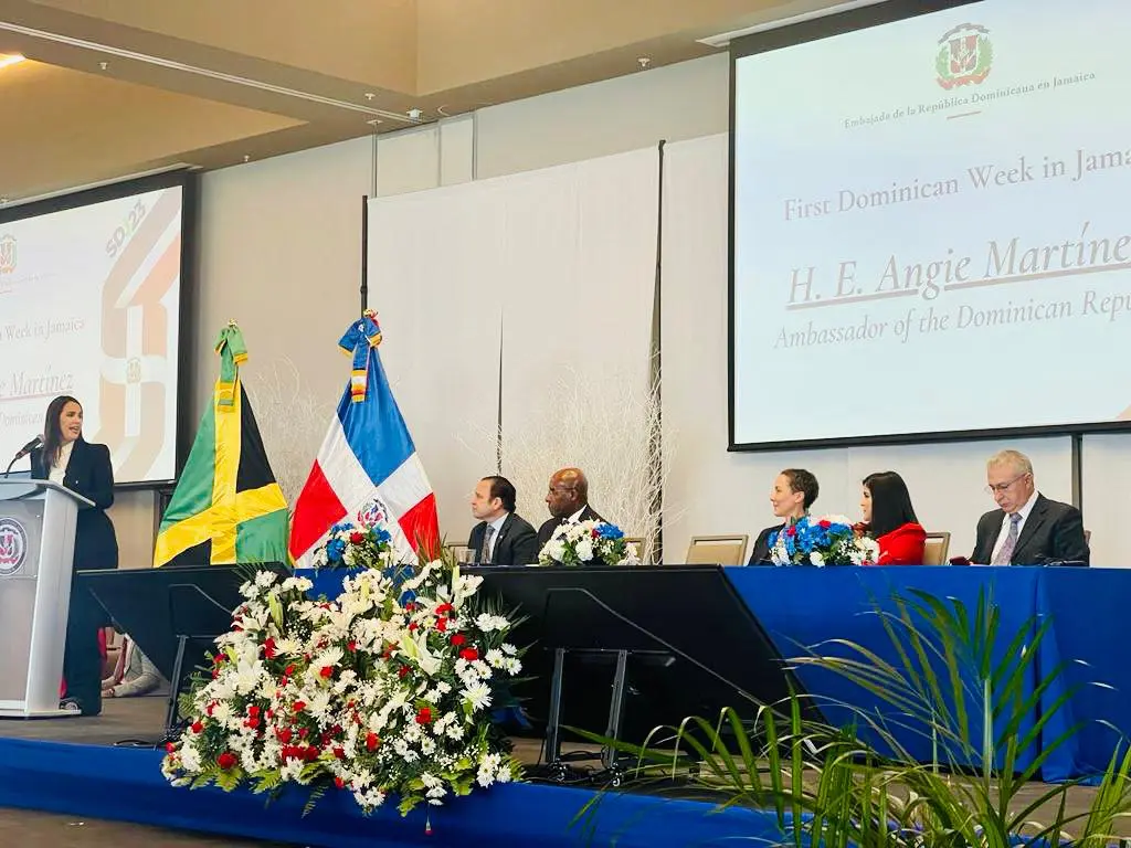 Éxito Rotundo de la Primera Semana Dominicana en Jamaica